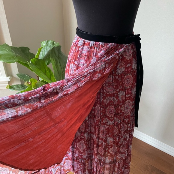 Ne Quittez Pas XS pleated wrap full circle skirt in red floral print - Picture 3 of 8